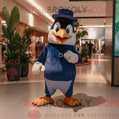 Produktbild von Maskottchen REDBROKOLY eines Marine-Pinguins mit Röhrenjeans und Gürteln
