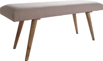 Sitzbank Retro mit beigem Baumwollbezug und vier massiven Holzbeinen in Seitenansicht.