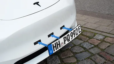 Produktbild von Legaler Magnet-Kennzeichenhalter für Tesla Model 3/Y
