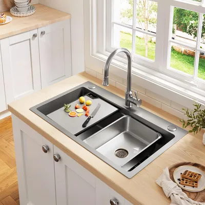 Produktbild von STILVORA Einbauspüle aus Edelstahl mit Schneidebrett und zusätzlichem Innenbecken, Küchenspüle mit Siebkorb und Wasserfall-Ablauf, Spülbecken mit 3 Armaturenlöchern