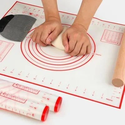 Produktbild von Silikon-Backmatte, Antihaft-Teigrollmatte mit rutschfester Fondant/Tortenboden-Matte,Silicone Baking Mat (Rot, 80*60cm)