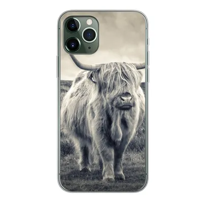 Produktbild von MuchoWow® Handyhülle Schutzhülle Hülle für iPhone 11 Pro Schottischer Hochländer - Tiere - Wolken - Kuh - Natur Silikon Softcase Handy Hülle - Handy