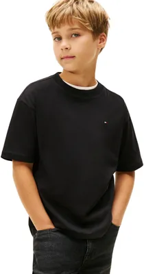 Zdjęcie produktu dla Koszulka Tommy Hilfiger dla chłopców, model Essential Archive Fit, kolor czarny, numer katalogowy KB0KB09646. Inne koszulki