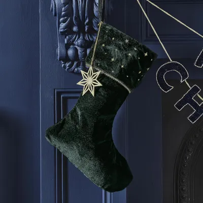Weihnachtsstrumpf aus grünem Samt mit Stern-Anhänger