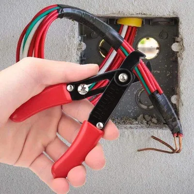 Immagine prodotto di Spellafili elettrico - Utensile manuale per elettricisti con funzione di taglio e spellatura.