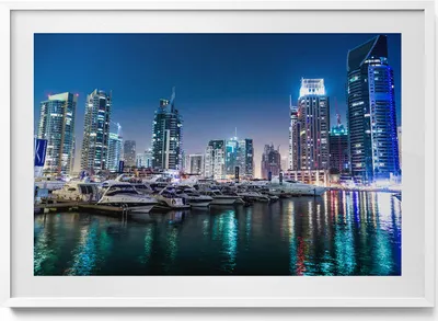 Produktbild von Boote in der nächtlichen Stadt– Wandbild mit Rahmen – Gerahmtes Bild  – Wanddekoration – 100x70 cm –  Weiß Rahmen