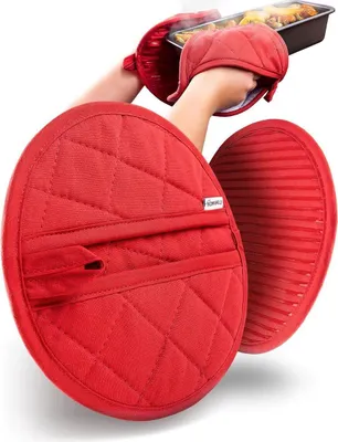 Produktbild von WOHNHELD® Topflappen & Ofenhandschuhe Kombi I 2er Set I Extrem hitzebeständig 250° C I Baumwolle Waschmaschinen geeignet I Rund Rot