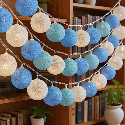 Produktbild von Lichterkette mit Baumwollkugeln - 3 Meter - 20 LEDs - 3,5 cm - Innenraum-Lichterkette - Blaue Lichterketten - Für Jungen