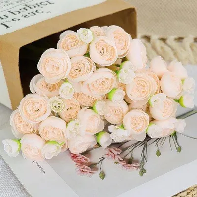 Produktbild von 18 Stück Weißes Kunstblumenarrangement - Kunstseide Blumen für Haus und Garten - Hochzeitsbouquet Champagnerfarbe Kunstarrangement