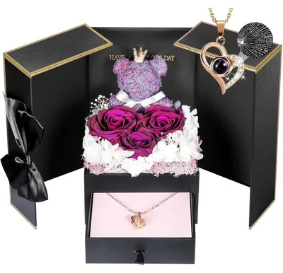 Productafbeelding van Echte roos met ketting, gegraveerd met "Ik hou van jou" in 100 talen, in een paarse geschenkdoos