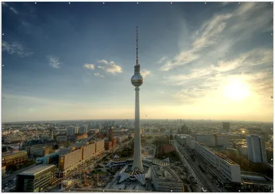 Produktbild von Wallario XXL Outdoor-Poster für Garten oder Balkon, Motiv Fernsehturm Berlin mit Panoramablick über die Stadt, in ca. 400 x 280 cm