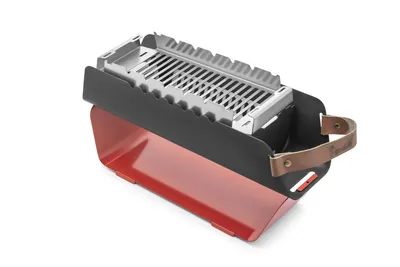 Produktbild von The Favilla FUMO mobiler Holzkohlegrill – Kompakter 2-in-1 Grill mit Edelstahlrost & Spießhalterung –Inkl. Tragetasche für Camping, Balkon & Picknick