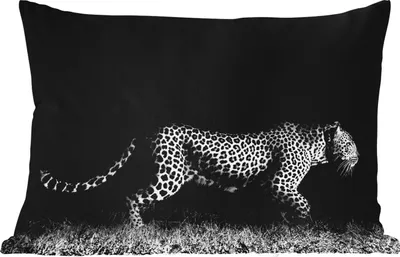 Produktbild von MuchoWow® Outdoor Kissen - Wildtiere - Leopard - Gras - Schwarz - Weiß - 50x30 cm - Wetterfest - Lounge Kissen - Sofa kissen - Wohnzimmer Dekoration