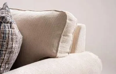 Obrázek produktu pro Elegantní třímístná pohovka v béžové barvě – pohodlná a moderní pro váš obývací pokoj