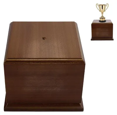 Zdjęcie produktu dla Kwadratowa podstawa do trofeum wykonana z płyty MDF, o wymiarach 16,6 x 16,6 x 12,7 cm
