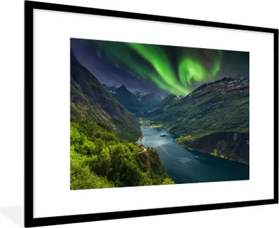 Produktbild von MuchoWow® MuchoWow® Gerahmtes Poster Nordlichter - Berg - Boot - Norwegen 90x60 cm - Poster mit zchwarzem Bilderrahmen - Wanddekoration - Fotos