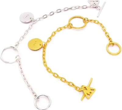 Produktbild von Silberfarbenes Gliederketten-Armband für Damen mit geometrischen Anhängern (Kreisring & Dreieck) und Toggle-Verschluss