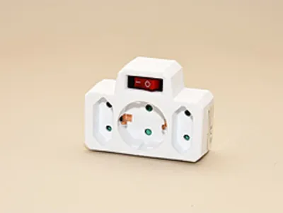 Produktbild von Schaltbarer Steckdosenadapter 3-fach 1 Schuko/2 Euro mit Schalter