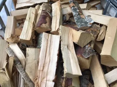 Produktbild von 30 KG Birke Feuerholz Brennholz Kaminholz Holz trocken  25 cm lang