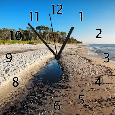 Produktbild von Wallario Design Wanduhr Einsamer Strand am Meer - Blauer Himmel aus Echtglas, Größe 30 x 30 cm