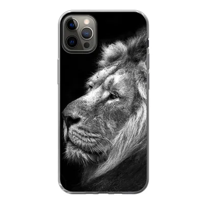 Produktbild von MuchoWow® Handyhülle Schutzhülle Hülle für iPhone 13 Pro Max Löwe vor schwarzem Hintergrund in schwarz und weiß Silikon Softcase Handy Hülle - Mobiltelefon