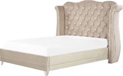 Produktbild von BELIANI Bett Beige Samtstoff 160 x 200 cm hohes Kopfteil mit Knopfheftung Nieten Chesterfield Stil Glamour Doppelbett Königsbett Ehebett Schlafzimmer