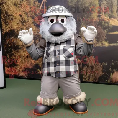 Produktbild von Grauer REDBROKOLY American Football Helm Maskottchen Kostüm Charakter gekleidet mit einem Flanellhemd und Gürtel