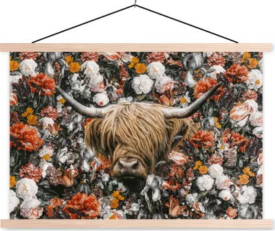 Produktbild von MuchoWow® Textilposter Schottisches Hochlandrind - Blumen - Schwarz - Weiß 60x40 cm mit holzfarbenen Rahmen - Bilder