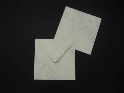 Produktbild von Briefumschläge 125x140mm 100g/qm gummiert VE=100 Stück grau marmora