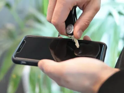 Obrázok produktu pre Ochranné tvrdené sklo QUAD LOCK - Samsung Galaxy A54