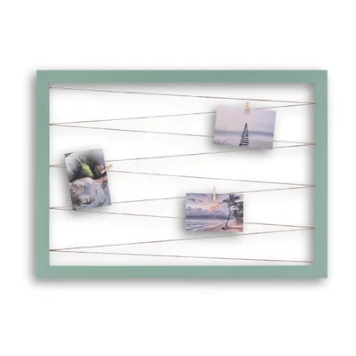 Produktbild von Fotohalter Pinnwand Fotorahmen (Querformat) mit Juteband 20 Holzklammern Bilderrahmen inklusive CLAMARO Collage Flex, Flex Farbe:Salbei, Quer/Hochformat Größe:75x55cm (Querformat)