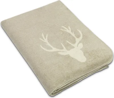Produktbild von Kuscheldecke in Wendeoptik mit Hirschsymbol, Baumwollmix, braun-creme