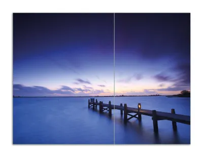 Produktbild von Wallario Herdabdeckplatte aus Glas, Größe 70 x 52 cm 2-teilig, Motiv Steg bei Abenddämmerung - Blauer Himmel bei Nacht