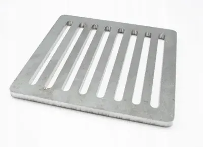 Produktbild von Eckiger Kaminrost 22x22 cm – stabiler Stahlrost, Ascherost, Feuerrost, geeignet für schwere Lasten | 220x220 mm | Stärke 12 mm.