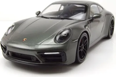 Produktbild von Minichamps 155063101 Porsche 911 Carrera 4 GTS 2020 grün metallic 1:18