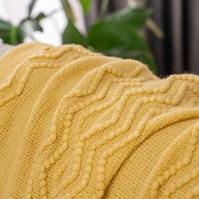 Produktbild von Unyqoos® Kuscheldecke – 100%.Polyacryl Wohndecke 150 x 200 cm, gestrickte Wellen-Flauschdecke Gelb für Sofa & Bett