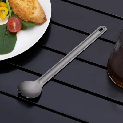 Produktbild von Navaris 2er Set Titan Besteck extra lang - 2in1 Outdoor Göffel Spork und Camping Löffel inkl. Tasche - Gabel Löffel Essbesteck Kombi - Reisebesteck