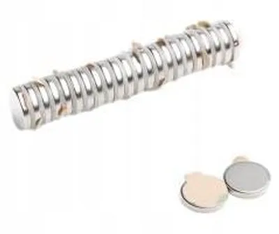 Immagine prodotto di Magnete al neodimio cilindrico MW 12x2 N38 con adesivo 3M, confezione da 100 pezzi