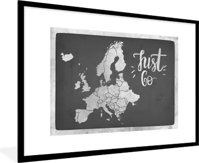 Produktbild von MuchoWow® Gerahmtes Poster Vintage Eurocard mit dem Text "Just go" - schwarz und weiß 90x60 cm - Poster mit Schwarzem Bilderrahmen Wandposter Rahmen Foto Bilder - Wanddekoration - Fotos