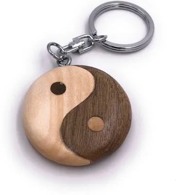 Imagen del producto de Llavero de madera con el símbolo del Ying Yang, que representa el equilibrio, ideal para yoga. Adorno colgante