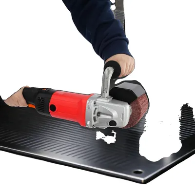 Immagine prodotto di Levigatrice-lucidatrice, potenza 1580 W, tensione 220 V, gamma di giri 100-3000 giri/min, diametro del disco 12 cm, 6 livelli di velocità