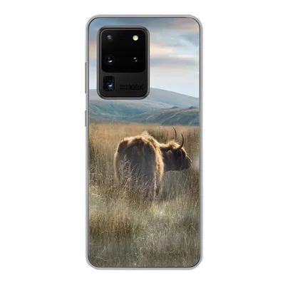 Produktbild von MuchoWow® Handyhülle Schutzhülle Hülle für Samsung Galaxy S20 Ultra Schottische Highlander - Nebel - Gras Silikon Softcase Handy Hülle - Karteninhaber