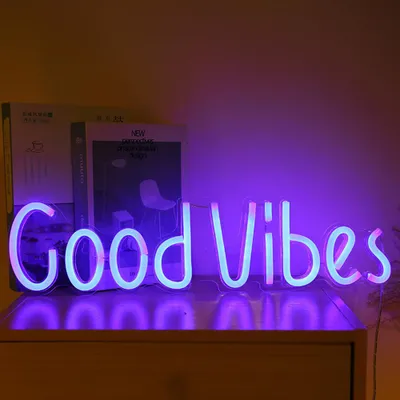 Produktbild von Rosikey LED Neonlicht Schild Good Vibes - 13x50cm Schriftzug Wanddeko - USB Motivation Neon Art Büro