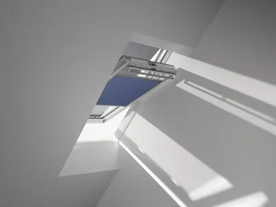 Produktbild von VELUX Vorteils-Set Hitzeschutz-Markise transparent schwarz und Wabenplissee Faltstore blau FOP U08 1156S
