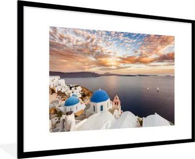 Produktbild von MuchoWow® Gerahmtes Poster Sonnenaufgang über dem Wasser in Oia Griechenland 90x60 cm - Poster mit Schwarzem Bilderrahmen Wandposter Rahmen Foto Bilder - Wanddekoration - Fotos