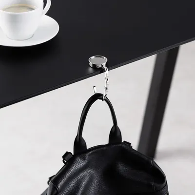 Produktbild von kwmobile Taschenhalter für Tisch - 2x Faltbare Antirutsch Handtaschenhalter Tisch Haken - Taschen Aufhänger - Geschenkidee Gadgets für Frauen -