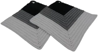 Produktbild von Zwei gehäkelte Topflappen in Schwarz, Grau und Weiß
