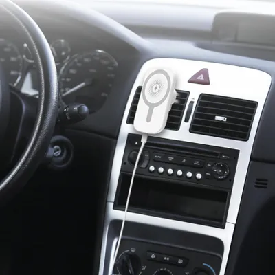 Image de Chargeur Induction Pour Voiture Aimante 10w