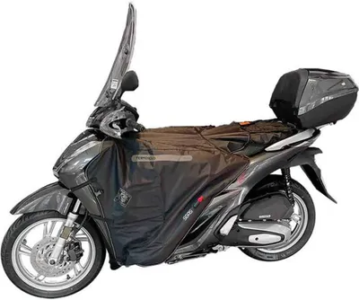 A dark gray Honda SH125/150 scooter equipped with a TUCANO URBANO Termoscud beinschutz and a black top box, presented against a white background.