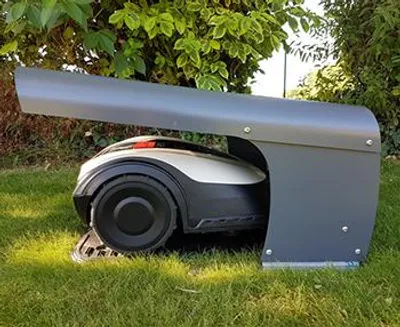 Image de Housse de protection pour tondeuse robot Protect. Pour les modèles petits et moyens. Compatible avec de nombreuses marques de tondeuses robots.